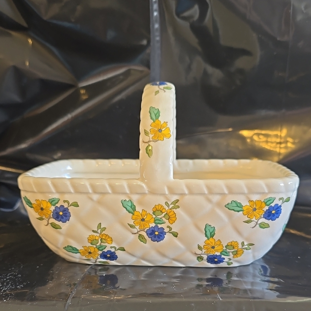 Floral Ceramic Basket New Elizabeth Arden 7x4 Inches